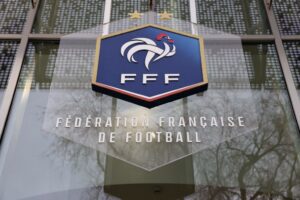 Emblème de la FFF sur la façade de son siège