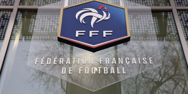 Emblème de la FFF sur la façade de son siège